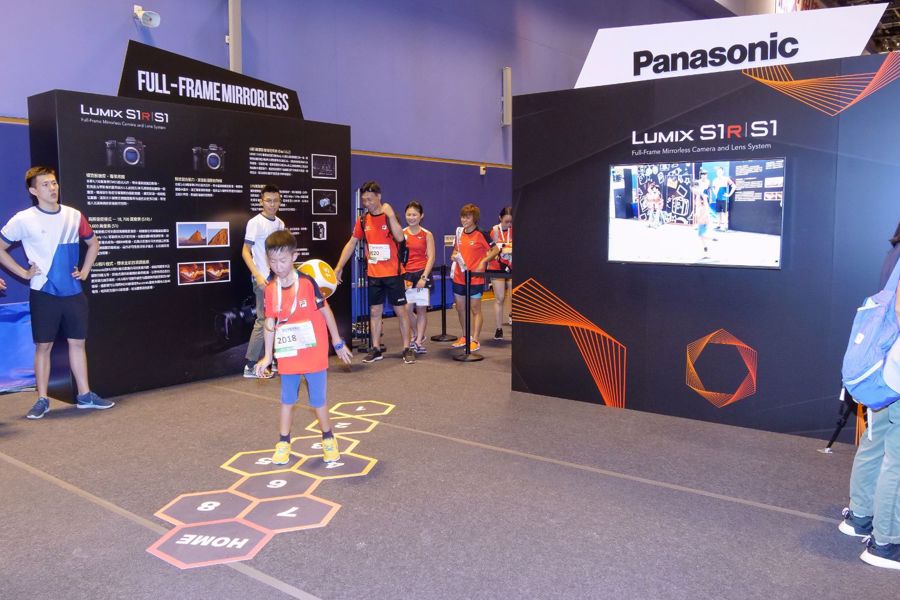 The Group designed a game for demonstrating the “4K photo” feature of LUMIX S Full Frame Mirrorless Camera.